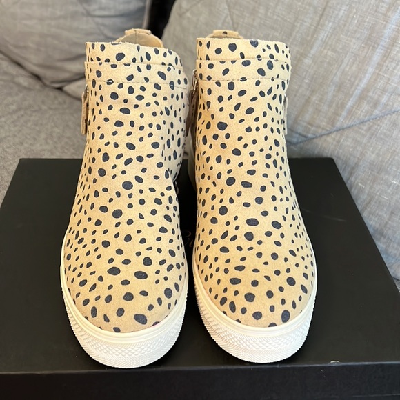 DV8 leopard wedge sneakers - Picture 3 of 8